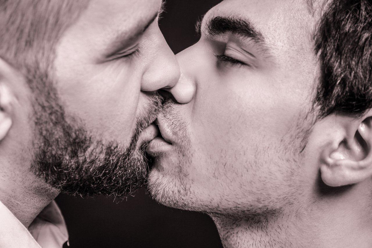 Gay men french kiss